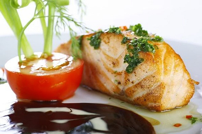 Cá hồi có chứa rất nhiều omega 3 và các loại khoáng chất có lợi cho sức khỏe