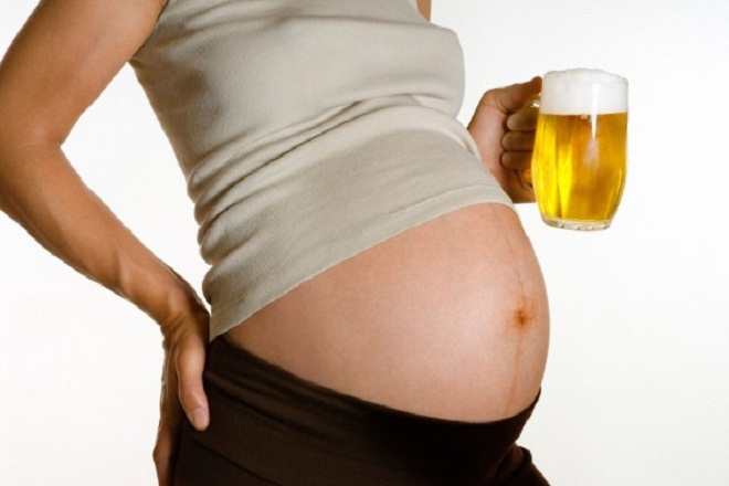 Bà bầu không nên uống bia khi mang thai
