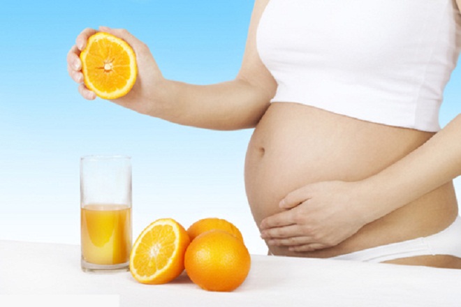 Nước cam còn có tác dụng bổ sung canxi cho bà bầu