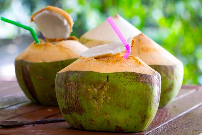 Nước dừa là một loại thức uống giàu dinh dưỡng và rất cần thiết cho phụ nữ mang thai
