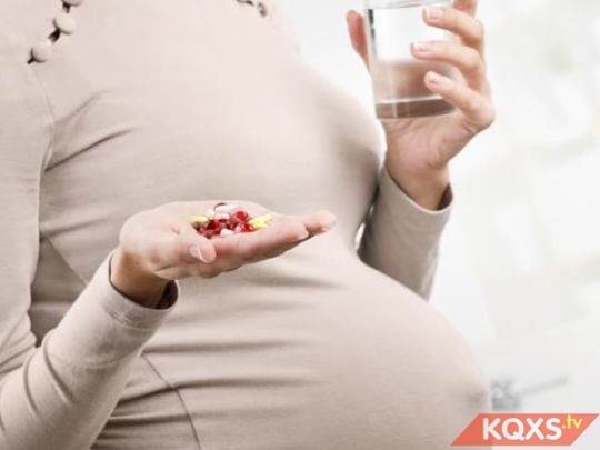 Bổ sung thừa vitamin cho bà bầu gây ảnh hưởng xấu tới thai nhi như thế nào?