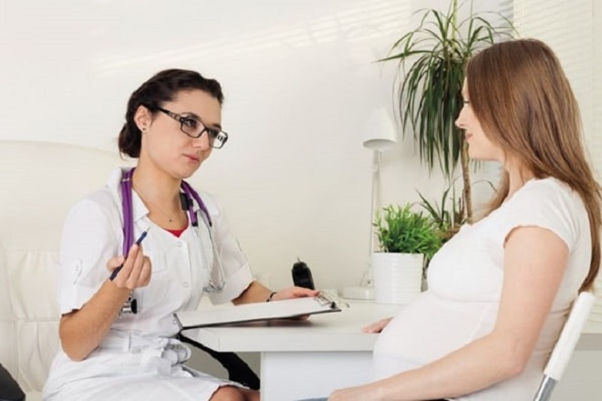 khám bác sĩ khi có triệu chứng bất thường sau quan hệ khi mang thai