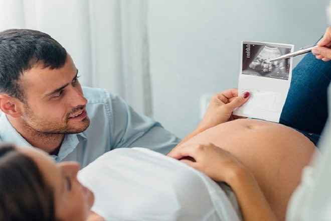Liên tục khám thai và theo dõi sự phát triển của thai nhi