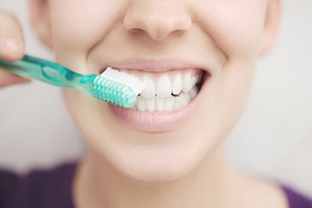 mẹ nên đánh răng sau sinh để bảo vệ sức khỏe răng miệng tốt nhất