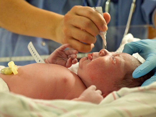 Những điều phụ huynh cần biết về bệnh lý võng mạc ở trẻ sinh non