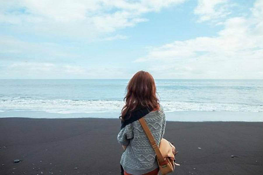 Những status hay về biển chứa bao điều phiền não buồn bã cô đơn trong cuộc sống