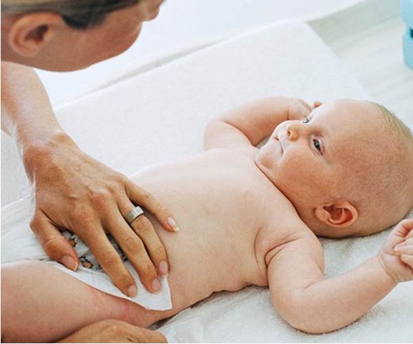 Những vấn đề bất thường ở trẻ sơ sinh nhưng an toàn cho bé