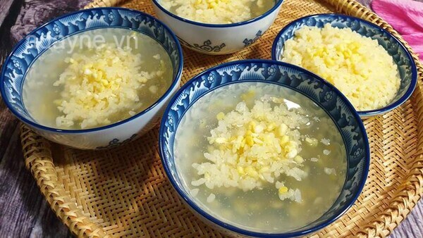 Nếu bạn đang đau đầu không biết sinh mổ bao lâu được ăn nếp, có món ăn nào từ gạo nếp ngon thì hãy thử ngay món chè gạo nếp đậu xanh