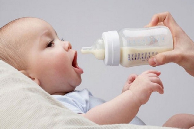 tập cai sữa cho bé