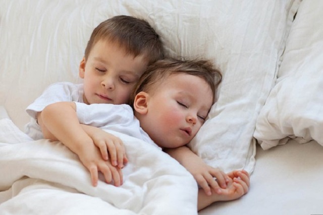 tập thói quen ngủ đúng giờ cho trẻ sơ sinh