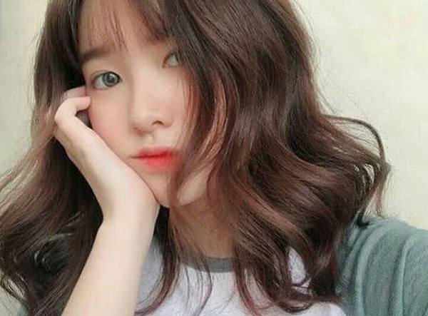 Top 24 kiểu tóc xoăn ngắn Hàn Quốc hot nhất cho cô nàng dạo phố 2021
