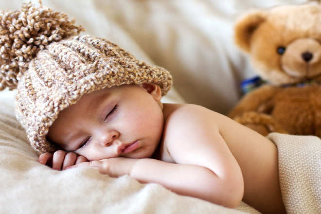 Trẻ càng lớn khi ngủ càng nằm sấp.