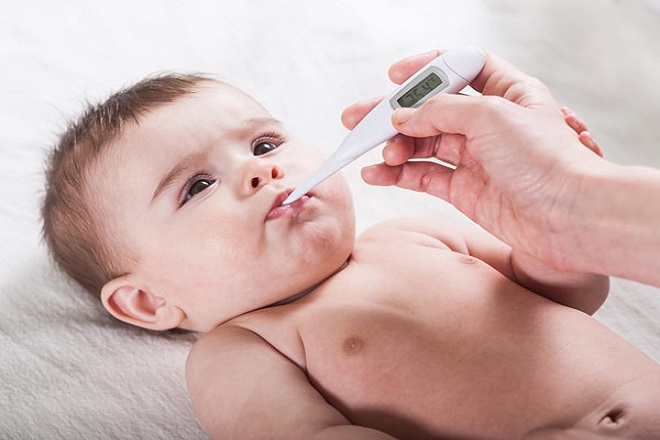 Trẻ sơ sinh 5 tháng tuổi bị sốt