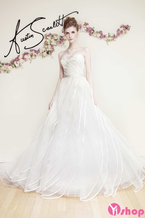 Váy cưới màu trắng đẹp hè 2021 - 2022 cho tân nương lộng lẫy cuốn hút