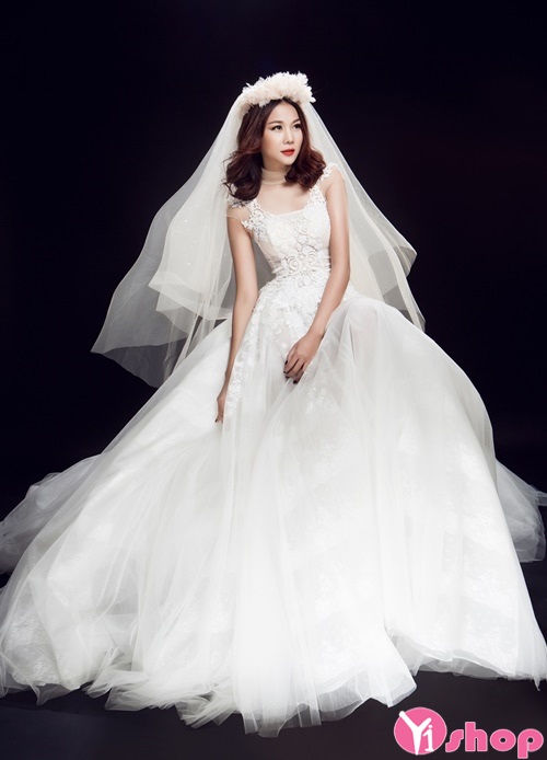 Váy đầm cưới xuyên thấu đẹp được cô dâu yêu thích nhất hè 2021 - 2022
