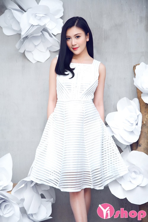 Váy đầm màu trắng đen đẹp kiểu Hàn Quốc duyên dáng hè 2021 - 2022