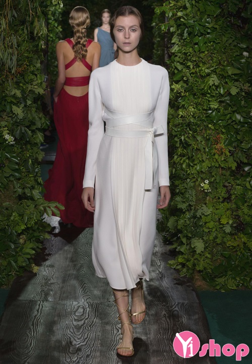 Váy đầm trắng Valentino đẹp hè 2021 - 2021 cho nàng quyến rũ sang trọng