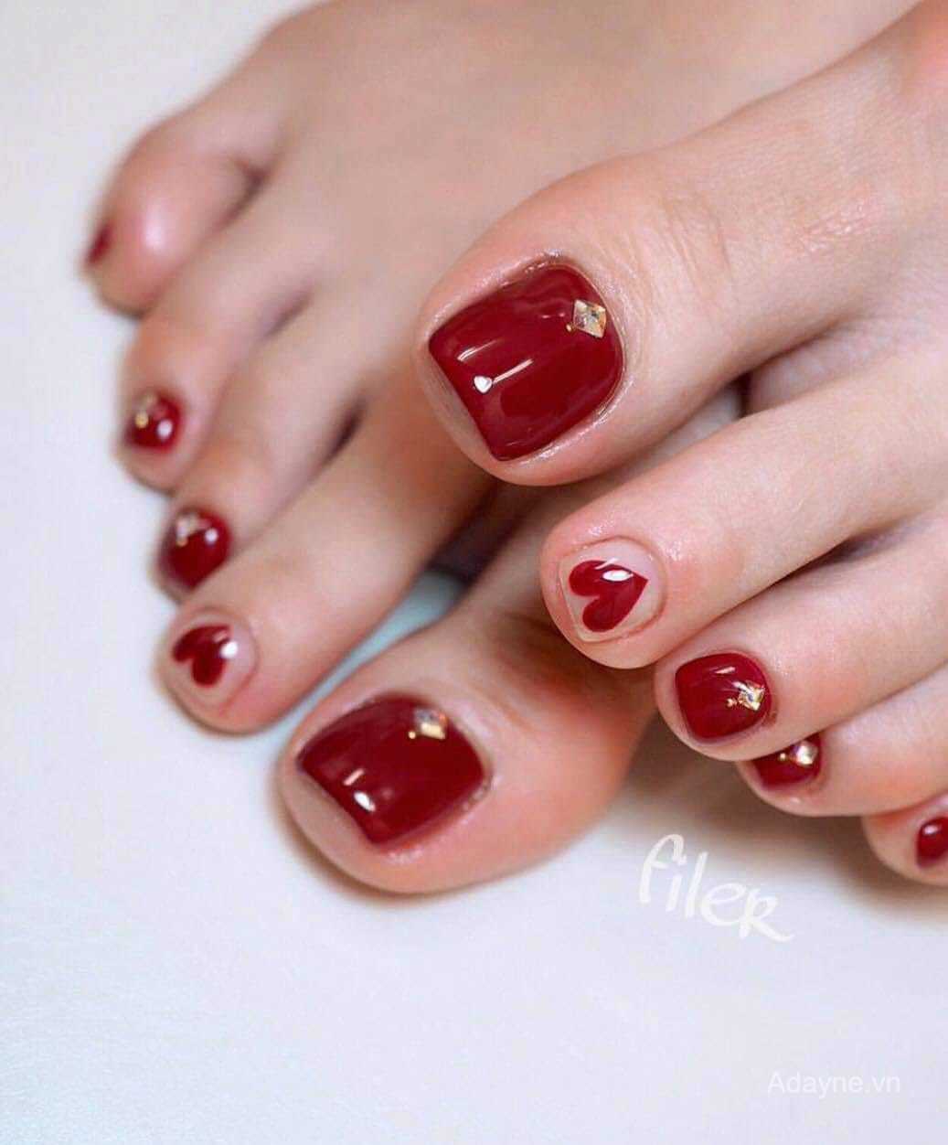 nail màu đỏ cho móng chân