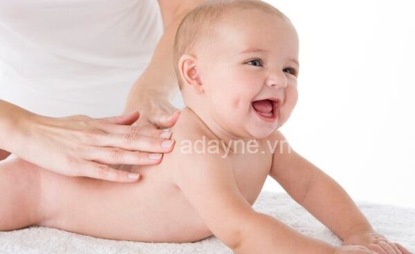 Top 05 dầu massage cho bé mang lại hiệu quả tốt, nên có sẵn trong nhà