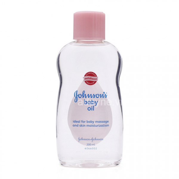 Dầu massage Johnson's baby sử dụng công thức khóa ẩm tốt gấp 10 lần các sản phẩm chăm sóc da thông thường, mang lại hiệu quả vô cùng tốt 